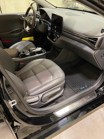 Hyundai IONIQ 10 of 22