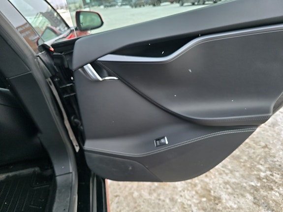 Tesla Model S 16 of 16