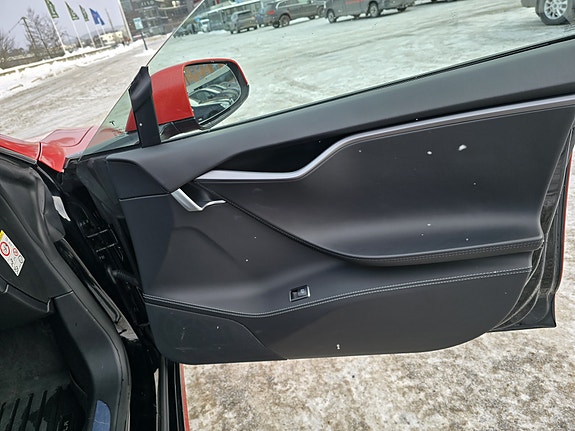 Tesla Model S 14 of 16