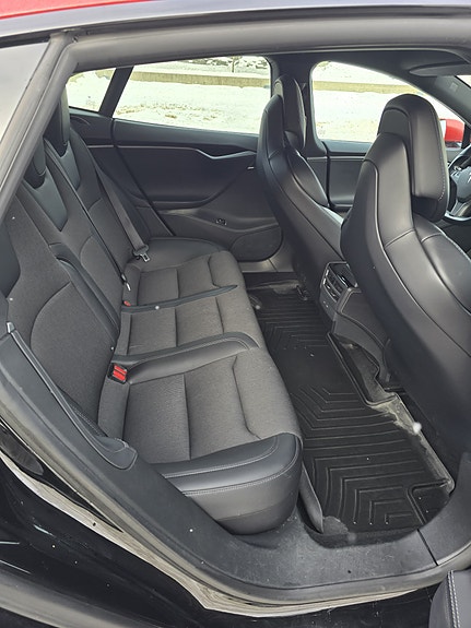 Tesla Model S 9 of 16