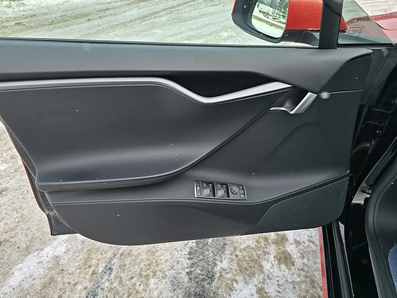 Tesla Model S 10 of 16