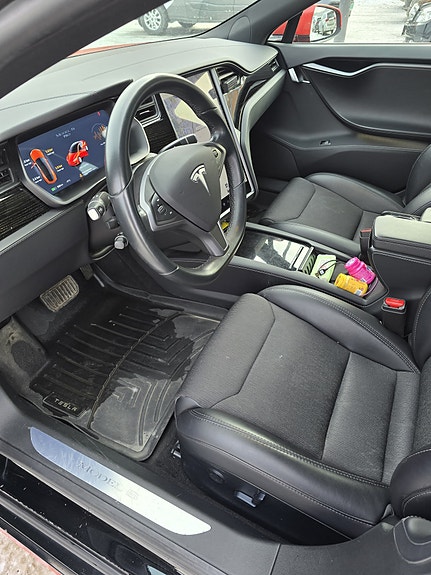 Tesla Model S 13 of 16