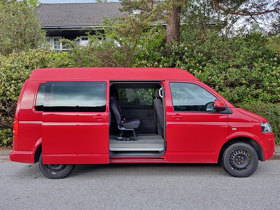 Volkswagen Caravelle 9 of 14