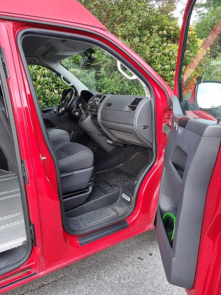 Volkswagen Caravelle 10 of 14