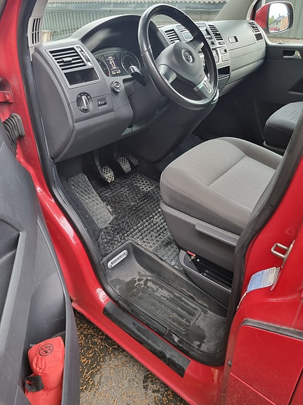 Volkswagen Caravelle 8 of 14
