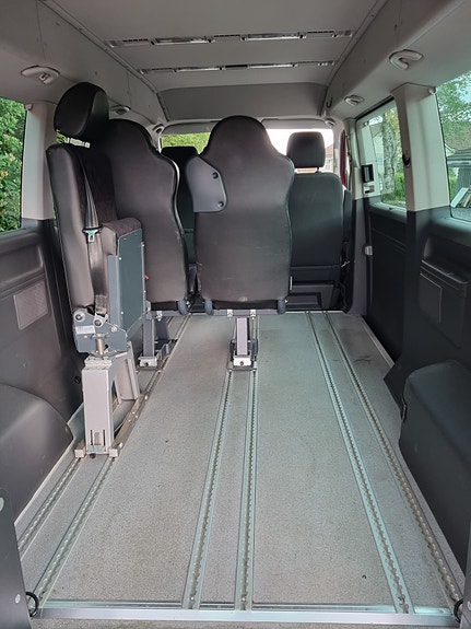 Volkswagen Caravelle 6 of 14