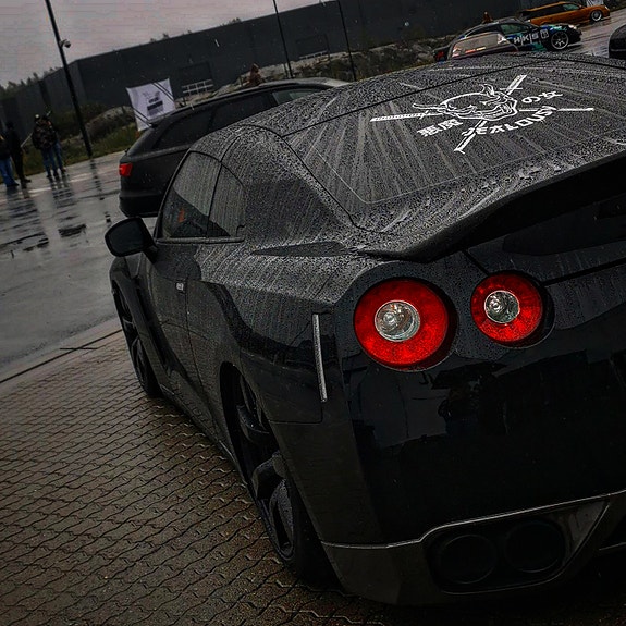 Nissan GT-R 11 of 27