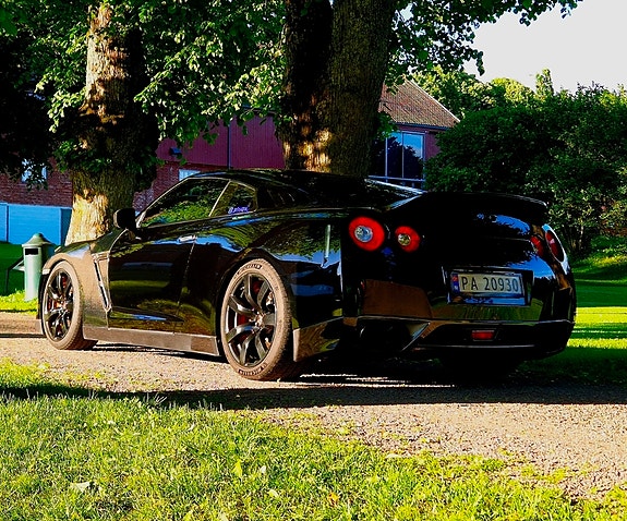 Nissan GT-R 27 of 27