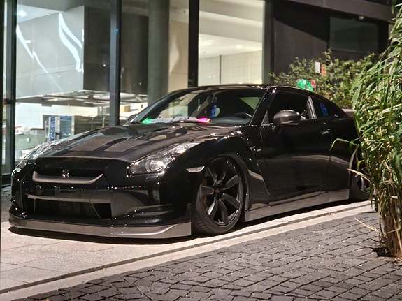 Nissan GT-R 13 of 27