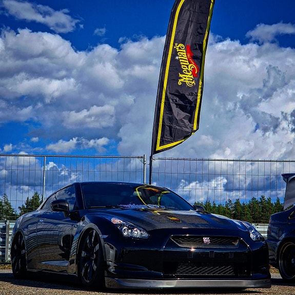 Nissan GT-R 8 of 27
