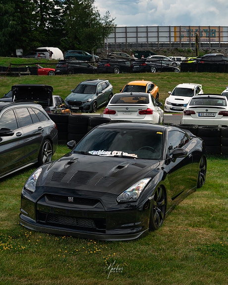 Nissan GT-R 24 of 27