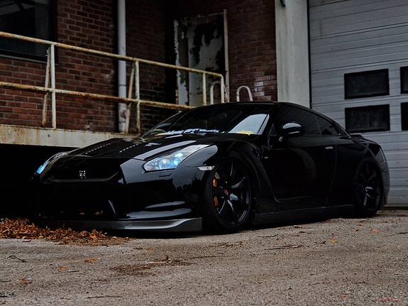 Nissan GT-R 17 of 27