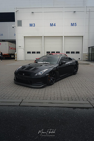 Nissan GT-R 21 of 27