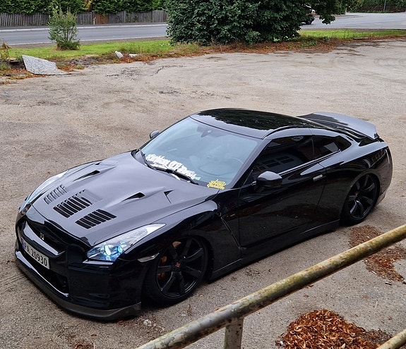 Nissan GT-R 3 of 27