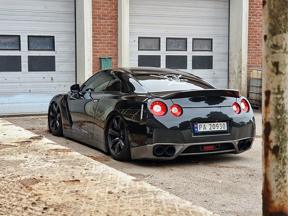 Nissan GT-R 20 of 27