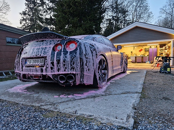 Nissan GT-R 5 of 27