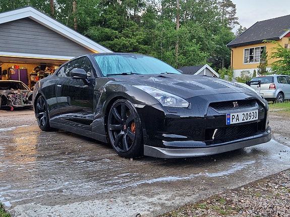 Nissan GT-R 25 of 27