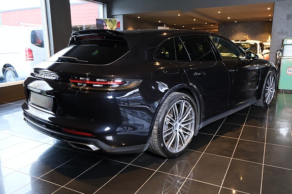 Porsche Panamera 4 of 5