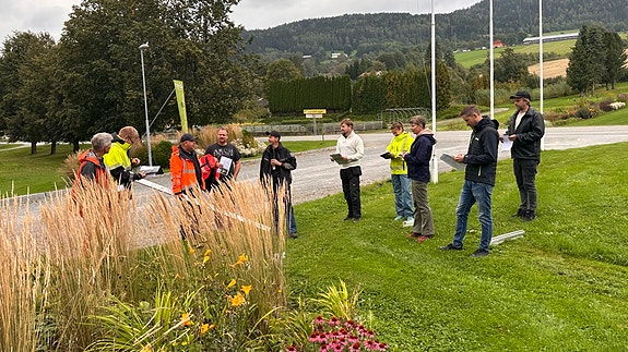 Undervisningen på Vea skjer både ute i felt og inne. Foto: Grethe Bøhn Busterud
