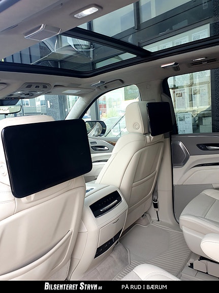 Cadillac Escalade 14 of 22