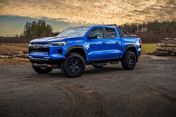 Chevrolet Colorado 2 of 5