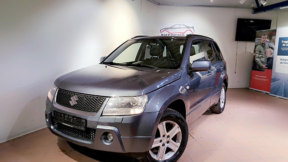 Suzuki Grand Vitara 2 of 5