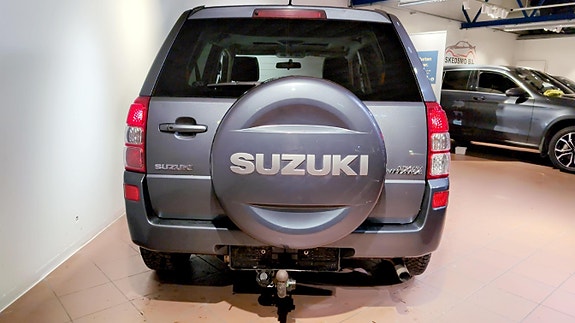Suzuki Grand Vitara 3 of 5