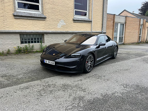 Porsche Taycan 4 of 5