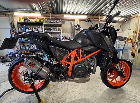 KTM 690 Duke R 4 of 5