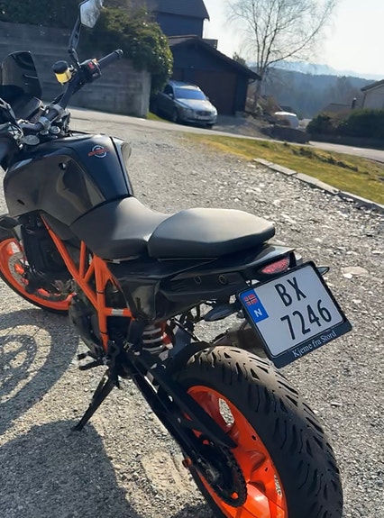 KTM 690 Duke R 5 of 5