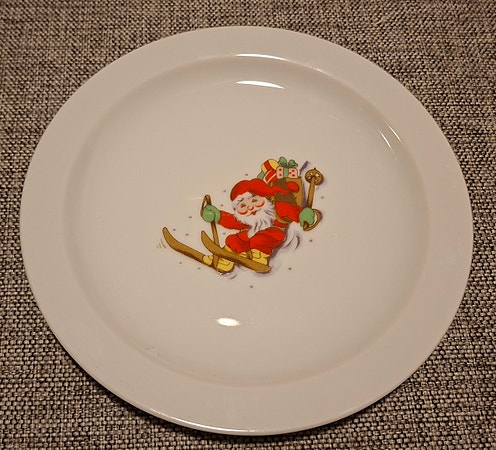 2 Thun julenissetallerkener 19cm ski & gaver retro!