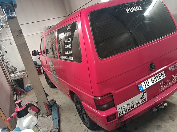 Volkswagen Caravelle 7 of 13