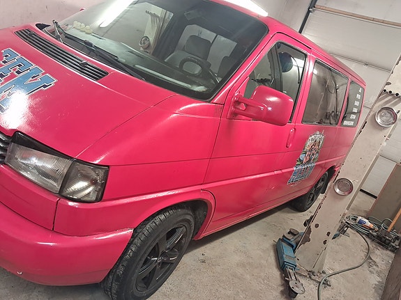 Volkswagen Caravelle 2 of 13