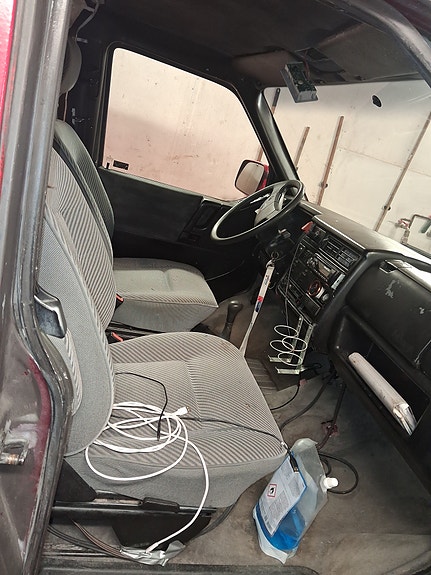 Volkswagen Caravelle 4 of 13