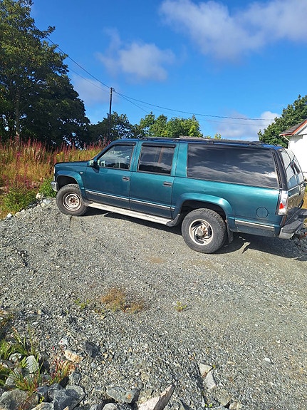 Chevrolet Suburban 2 of 15