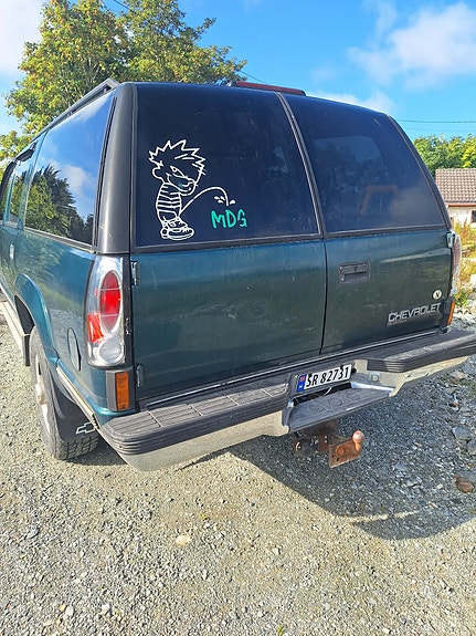 Chevrolet Suburban 3 of 15