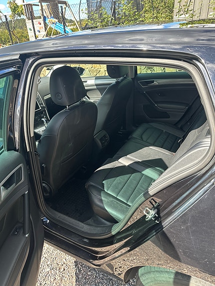 Volkswagen e-Golf VII 12 of 16