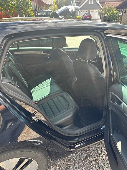Volkswagen e-Golf VII 10 of 16