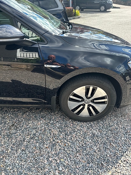 Volkswagen e-Golf VII 8 of 16