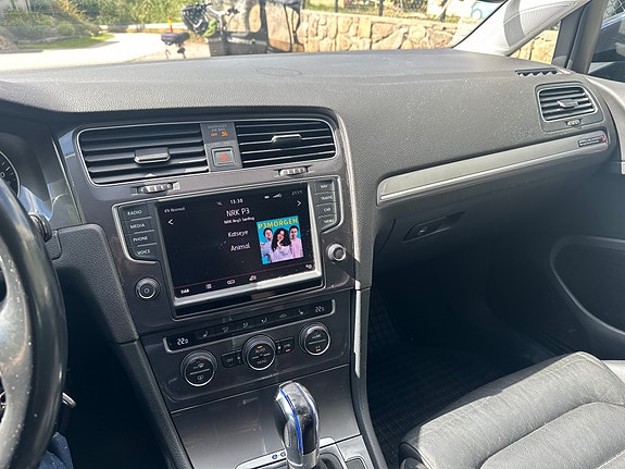 Volkswagen e-Golf VII 16 of 16