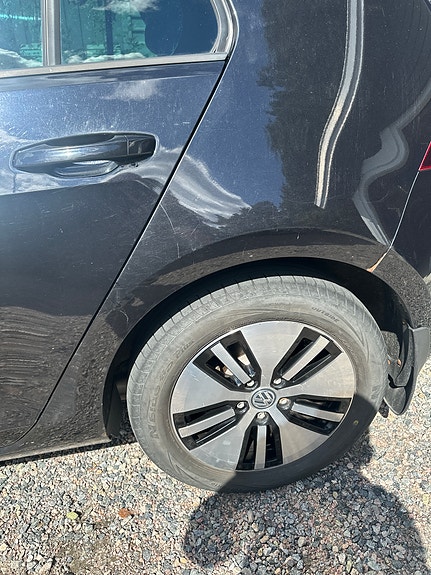Volkswagen e-Golf VII 4 of 16