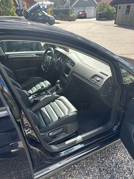 Volkswagen e-Golf VII 9 of 16