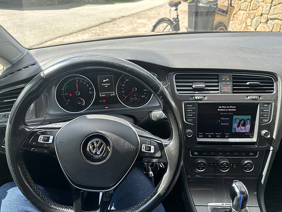 Volkswagen e-Golf VII 14 of 16