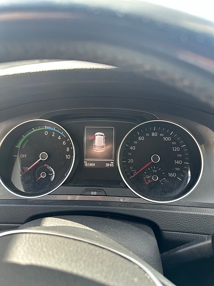 Volkswagen e-Golf VII 13 of 16
