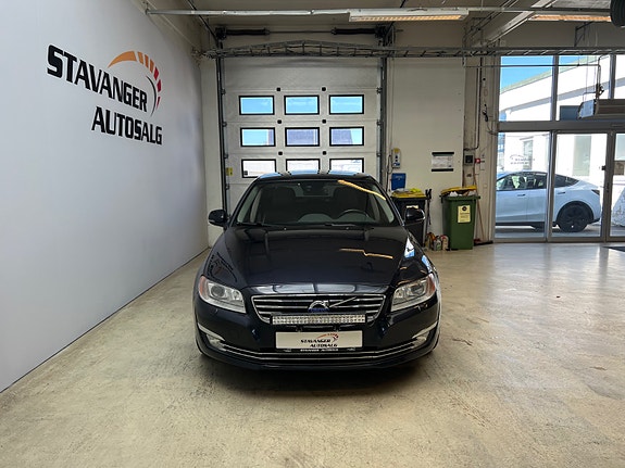 Volvo S80 3 of 5