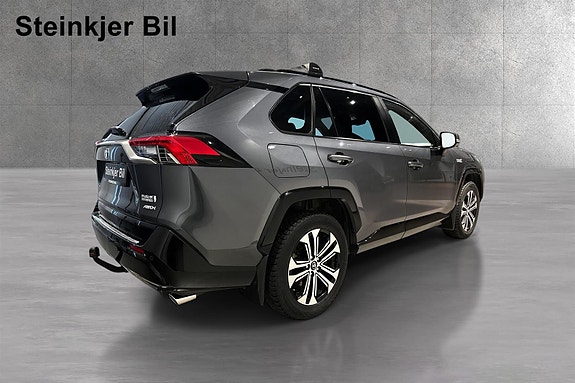 Toyota RAV4 Plug-in Hybrid 4 of 5