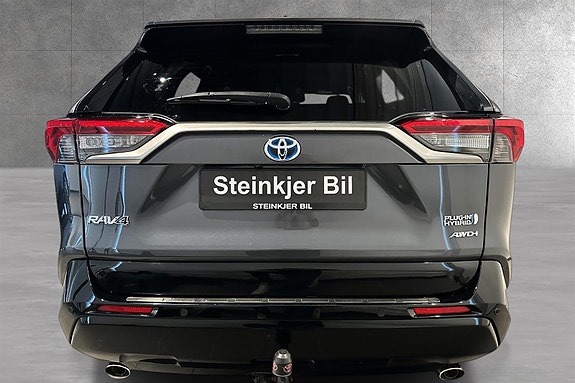 Toyota RAV4 Plug-in Hybrid 3 of 5