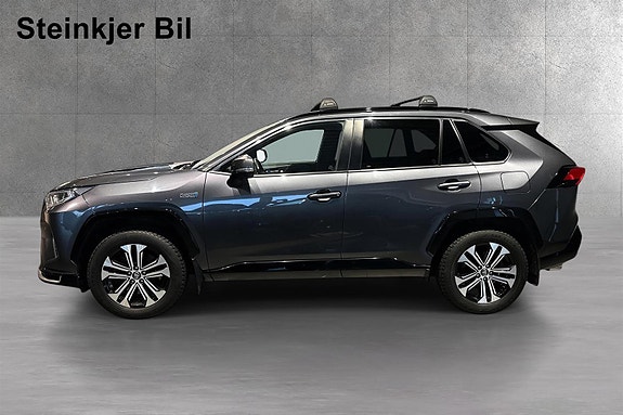 Toyota RAV4 Plug-in Hybrid 2 of 5