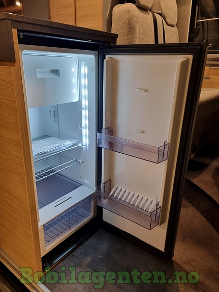Pøssl Trenta 640 | NYBIL / 180 hk / 8-trinn Automatgir / 180 hk / Langsgående senger / Truma Combi E / Lettmetallfelger / Comfort-Close +++ 21 of 30