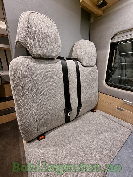 Pøssl Trenta 640 | NYBIL / 180 hk / 8-trinn Automatgir / 180 hk / Langsgående senger / Truma Combi E / Lettmetallfelger / Comfort-Close +++ 13 of 30